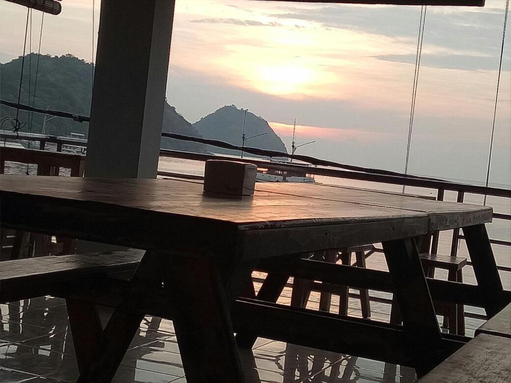Bajo Sunsets Vandrehjem Labuan Bajo Eksteriør billede