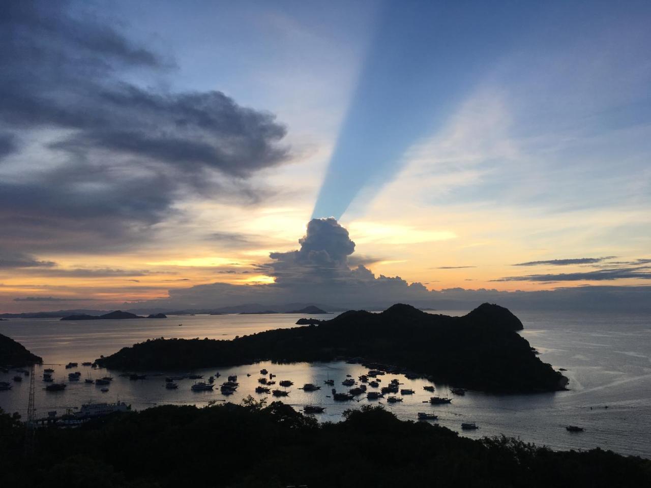 Bajo Sunsets Vandrehjem Labuan Bajo Eksteriør billede